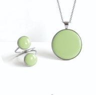 Prsten pistáciově zelený