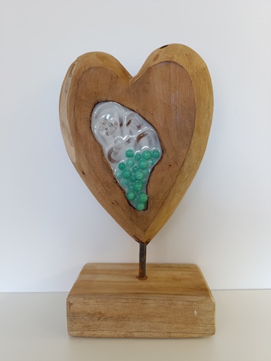 Dřevěné srdce korálky v bílé pryskyřici