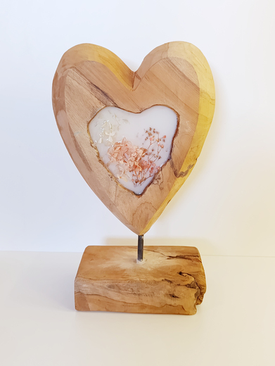 Dřevěné srdce Květiny v bílé pryskyřici II.