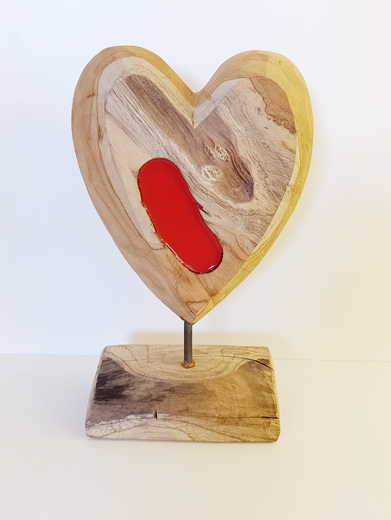 Dřevěné srdce s červenou pryskyřicí III.