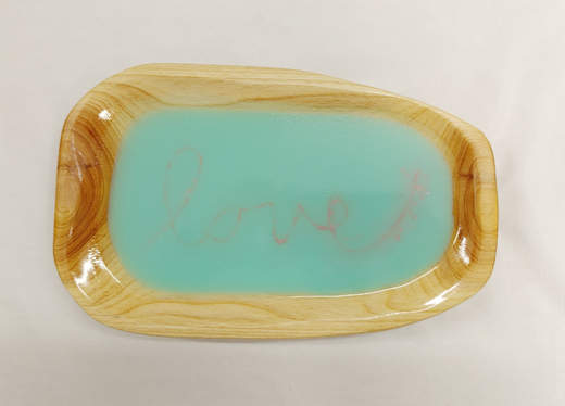 Miska Love v tyrkysové pryskyřici