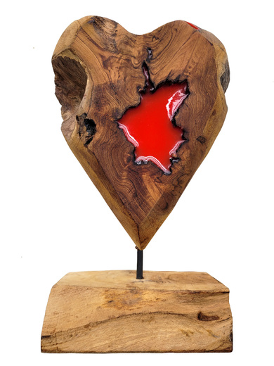 Dřevěné srdce s červenou pryskyřicí - teak