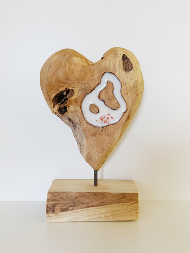 Dřevěné srdce Růžové kvítí v bílé pryskyřici