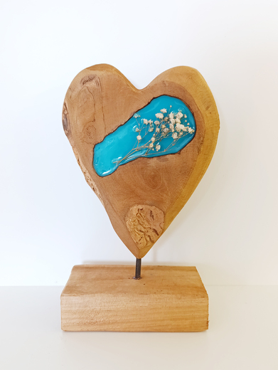 Dřevěné srdce Bílé kvítí v tyrkysové pryskyřici